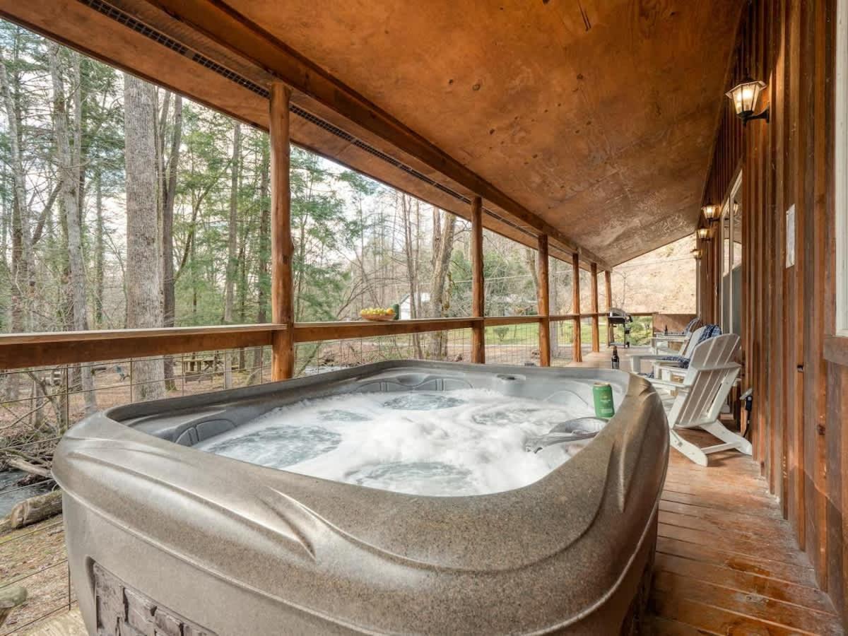 Charming Smoky Mountain Cabin W Hot Tub & Views Villa Gatlinburg Bagian luar foto